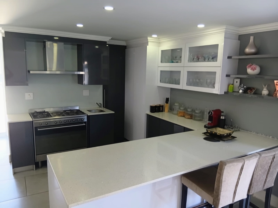 5 Bedroom Property for Sale in Beacon Bay Eastern Cape